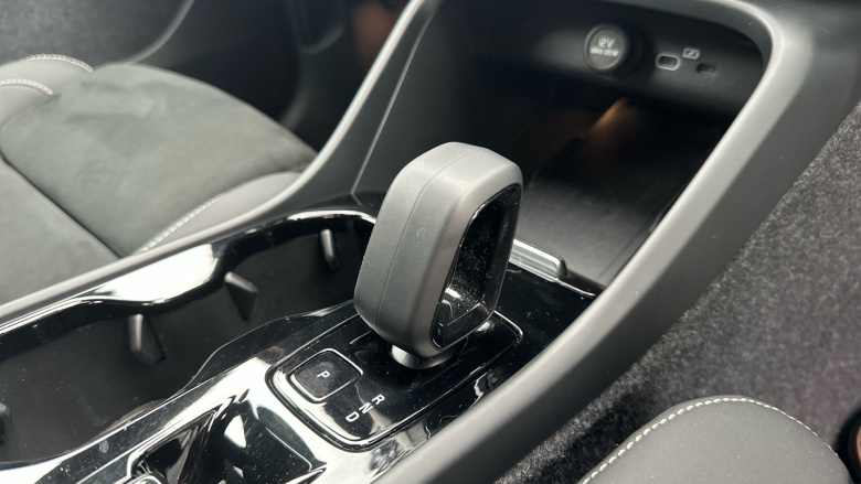 Volvo XC40 2.0 B4P Plus Dark 5dr Auto Petrol Estate